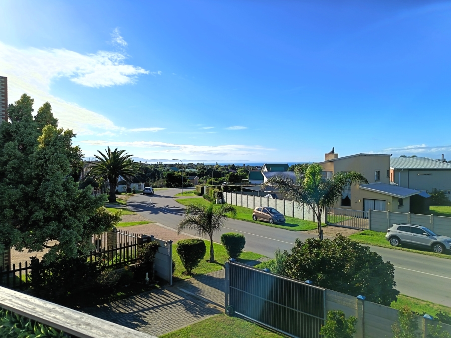 3 Bedroom Property for Sale in Wavecrest Eastern Cape